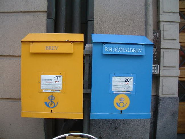 スウェーデンポストは2色使いでした！