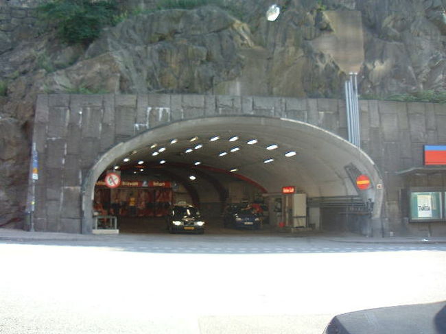 洞窟式ガソリンスタンドです☆