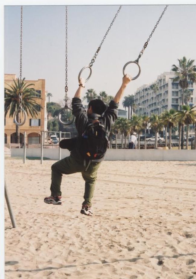 4日目<br />ベニスビーチの吊り輪で遊びました。<br />これって、大人でも楽しかったです。