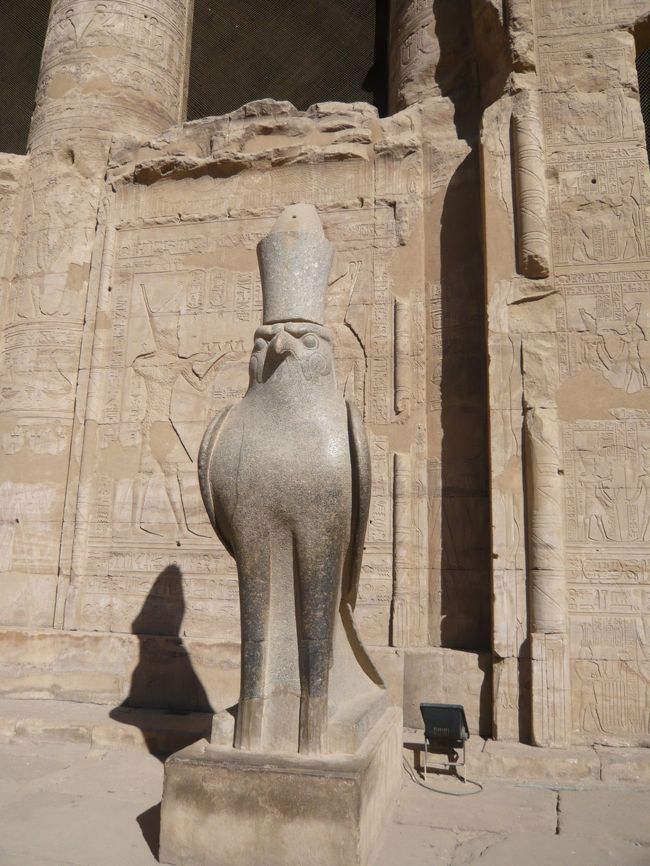 ホルス神の像