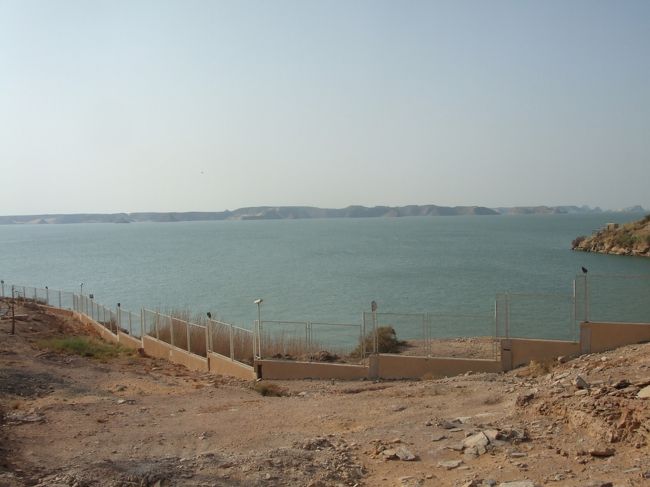 ・ナセル湖　<br /><br />入口を入ってすぐ、右前方に大きく見えてくる。<br />この湖のために、アブ・シンベル神殿が現在の場所に移転されたとゆうのは有名なお話。