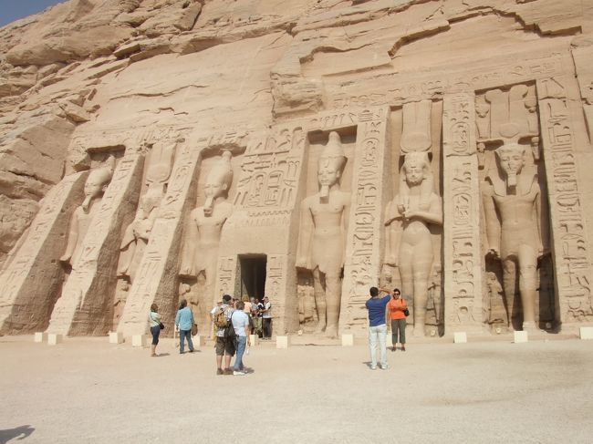 ・アブ・シンベル神殿　<br /><br />小神殿あっぷ。