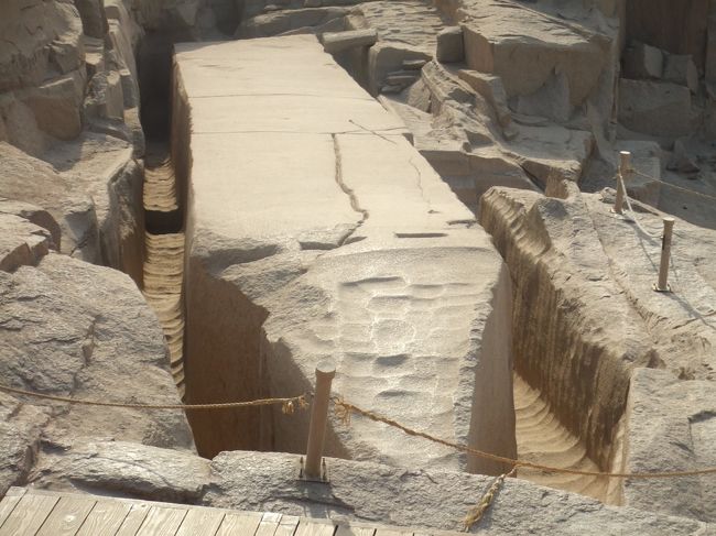 ・切りかけのオベリスク　<br /><br />で、これが切りかけのオベリスク。<br />なるほどね。<br />思ったよりもでかいな。