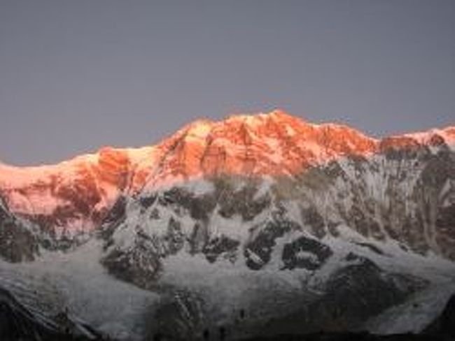 朝焼けに染まるアンナプルナ?