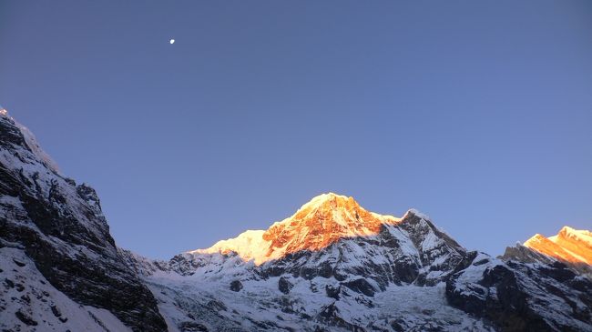 明け方のアンナプルナ･サウス(6:56)。