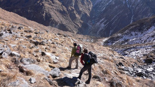 MBC方面への下りはスピードアップして下りる。<br />先に小さくMBCが見える。<br />