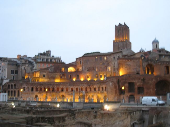 通り沿いには遺跡がいっぱいです。