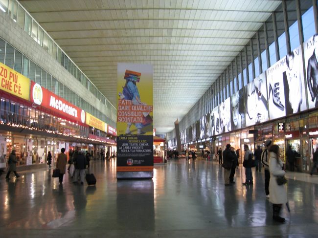 テルミニ駅内<br /><br />翌朝、テルミニ駅から空港へ向かい、帰途につきました。