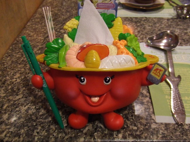 タイスキの2大チェーン店といえばコカとＭＫ。<br /><br />でもコカは行ったことあるから<br />ＭＫに行ってみたい！ということで<br />行ってきましたＭＫ。<br /><br />お味はコカのほうが好みかも。。。<br />年をとって舌が肥えたせいか、<br />ＭＫのタイスキのお味は<br />感動を呼ぶものまでは行きませんでした。<br /><br />でも久々食べたタイスキは美味しかった！<br /><br />ＭＫくんの置物もラブリー。