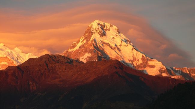 ゴレパニから見える朝焼けに染まるアンナプルナ･サウス(7:28)。