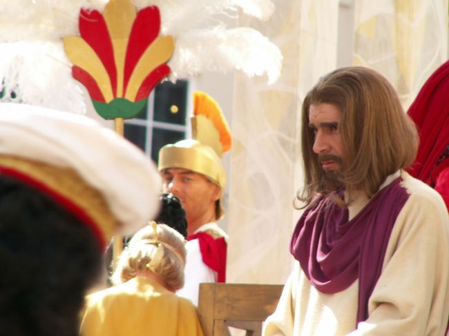 ついに捕らえられ、ピラトの裁きを受けるイエス。