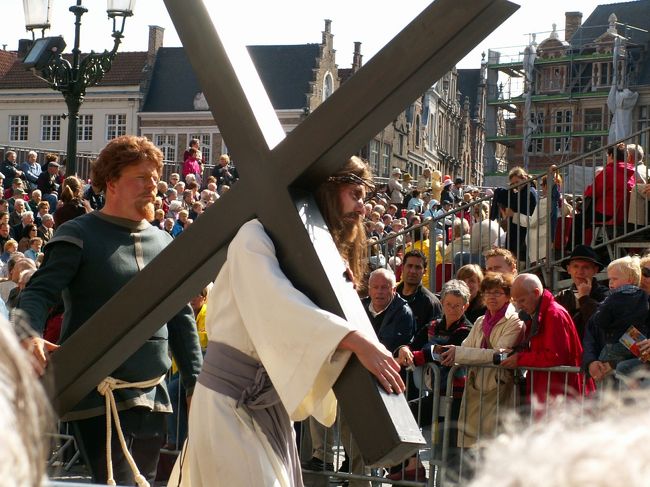 皆息を呑んで見つめています。