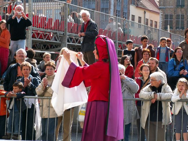 イエスの顔をハンカチで拭うベロニカ。