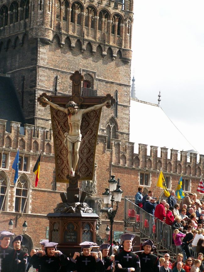 ゴルゴダの丘で十字架にかけられたキリスト。