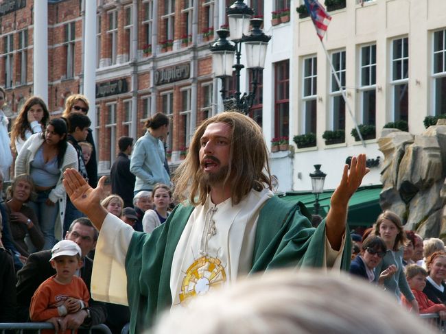 弟子達の前に現れ復活したイエス。