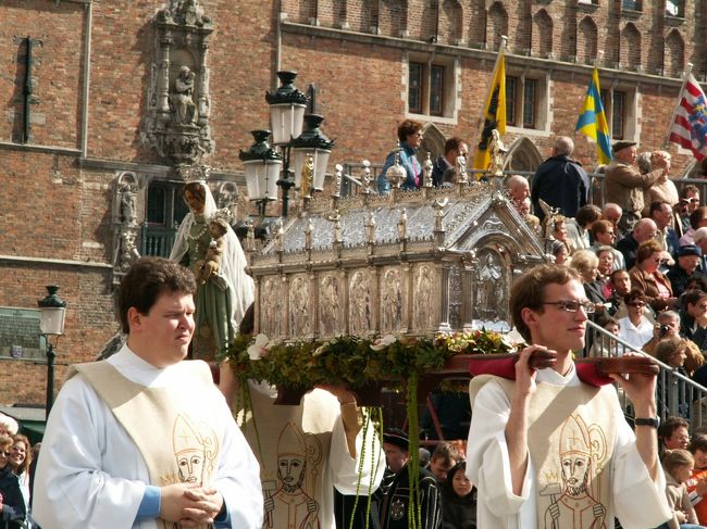 こちらは1613年にブルージュの銀細工師によって作られた物。<br />サン・ソヴゥー教会にあります。