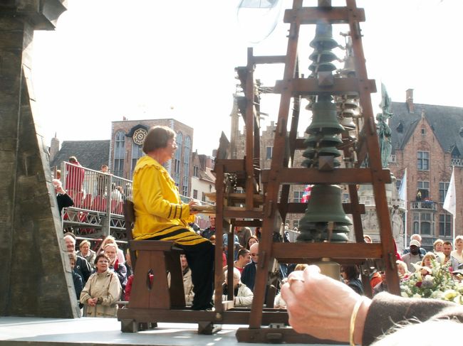 パレードの大取りはカリヨンとその奏者。