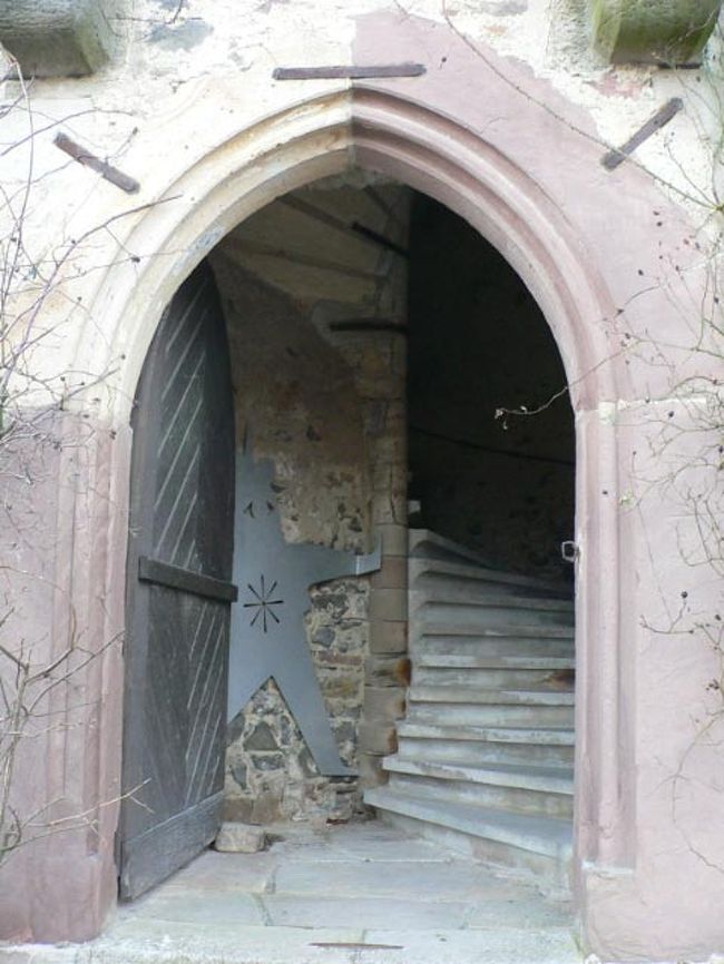 眠り姫を助けに行く王子様の像(?)がありました。