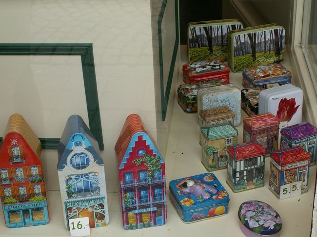 缶コレクターのわたくし。行く度に何か買ってしまいます・・・。