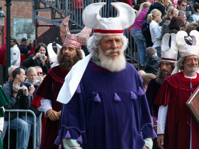 幼い頃のイエスの先生達。