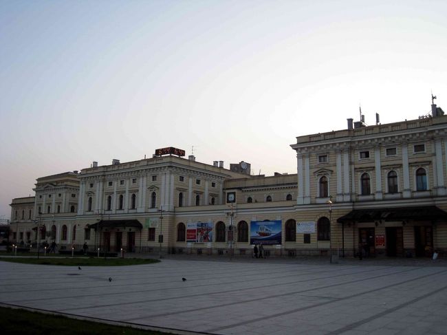 早朝のクラクフ本駅。