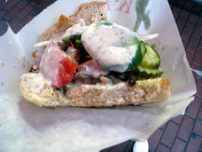 夕方、その駅の横で売ってて、美味しそうなので思わず買ってしまった。