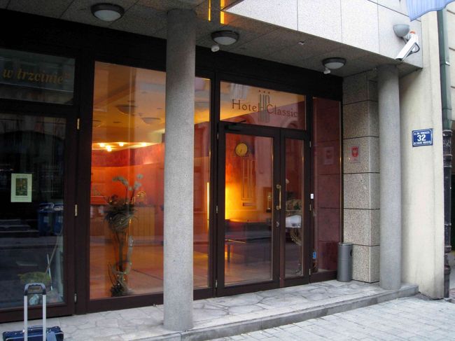 予約していたホテルが何故かいっぱいで、この姉妹店に回される。