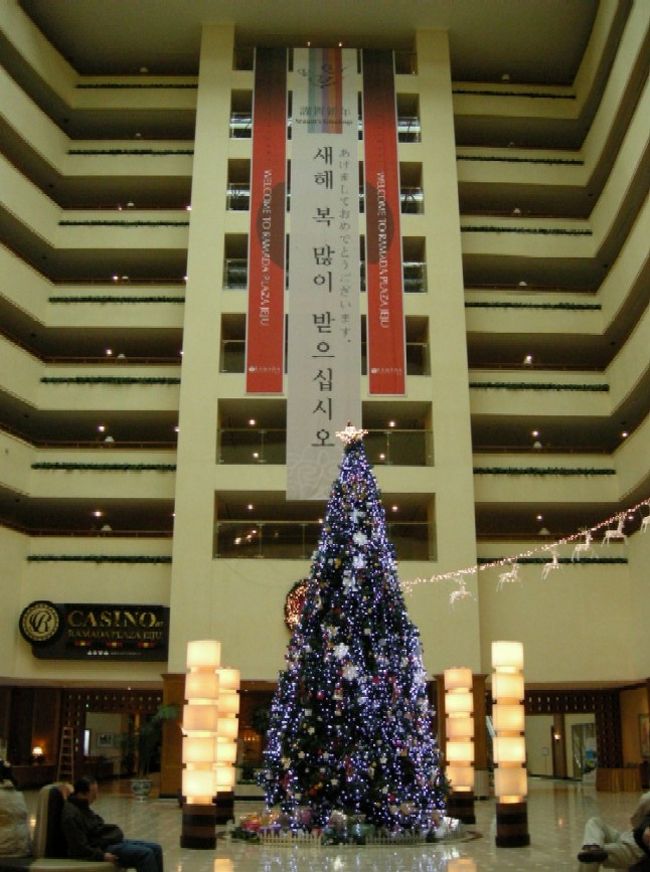 なぜかﾛﾋﾞｰにｸﾘｽﾏｽﾂﾘｰが･･･<br />とても綺麗な大きなﾎﾃﾙです。