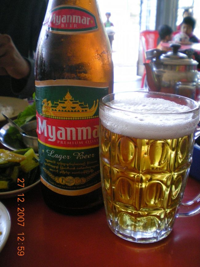 勿論　ミャンマービールも。<br /><br />久しぶり！<br /><br />とてもおいしい〜〜<br /><br />この時、日本人がいなかったので<br />ミャンマー人達にがん見されました。<br /><br />海外で他人の視線なんか気にしていられません。<br />気にせずに、自分が飲みたいものを飲み、食べる！