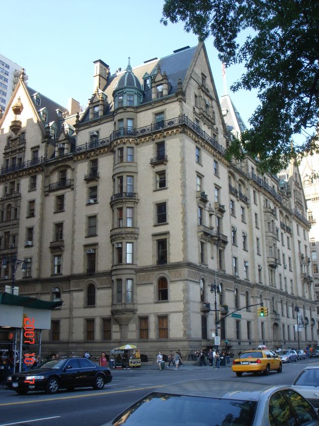 　世界一有名な高級アパート、ダコタ・ハウス（1884年完成）。