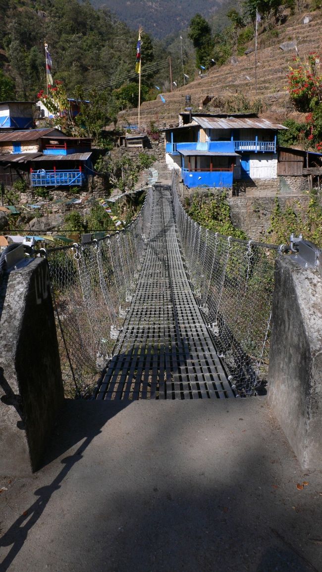 比較的新しそうな橋。<br />