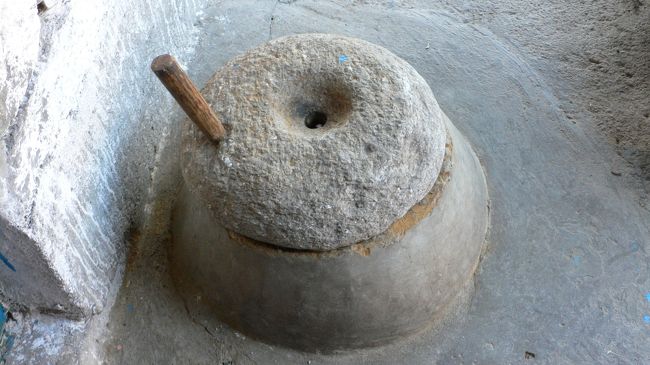 現役の石臼。<br />コーンブレッドを注文するとこれで挽いてから焼いてくれるらしい。<br />宿によって歯ごたえが違ったのはそういったことからかも。<br />