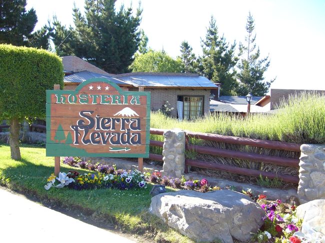 カラファテの街の中心地から徒歩10分以内ぐらいにあるホテルに２泊しました。