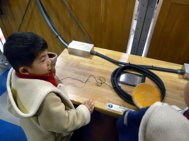 サウンドループ　<br />アンプにコイルが組み込まれたうちわを近づけると音が聞こえます