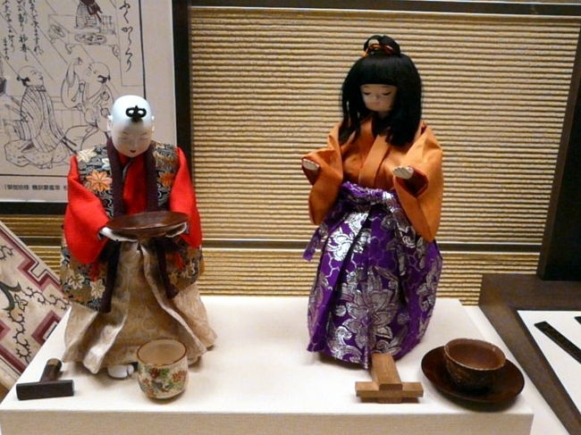 茶運び人形　<br />玉屋庄兵衛作(左)と東京都立大学機械工学科作(右)　<br />動いているところを見てみたいです