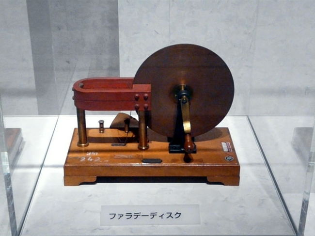ファラデーディスクは１８３１年に考案された発電機