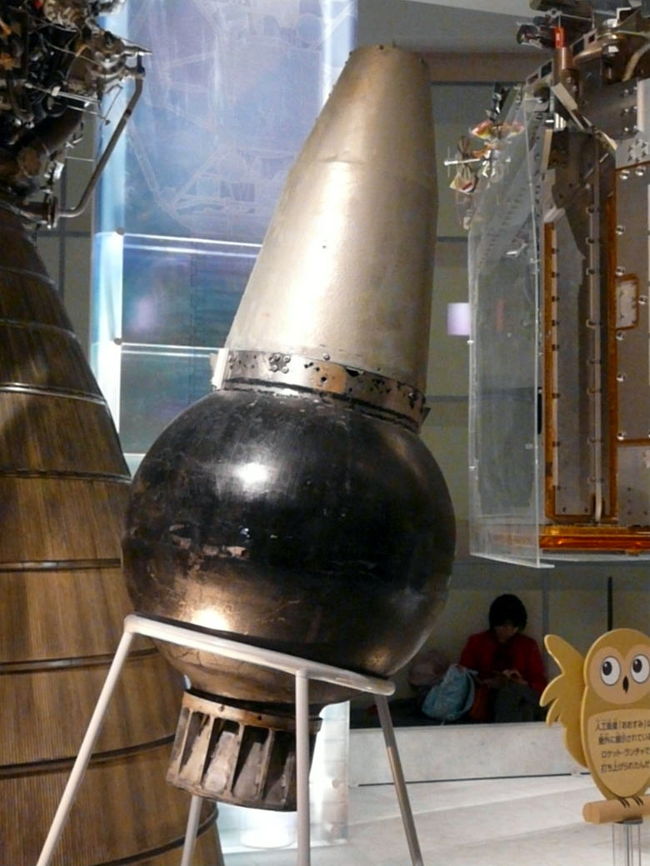 おおすみ　<br />１９７０年(昭和４５年)にラムダ４Ｓ型ロケットに搭載されて打ち上げられた日本発の人工衛星です　<br />これにより、ソ連、アメリカ、フランスに次ぎ、世界で４番目に人工衛星を誕生させた国となりました