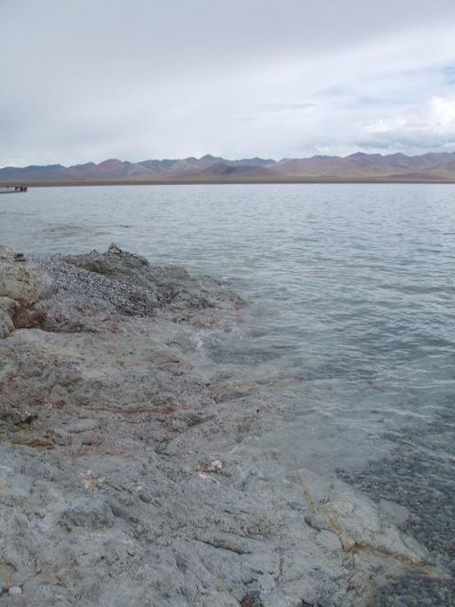 雲がでてきてしまいました・・・<br /><br />でも、こんな湖も素敵です。