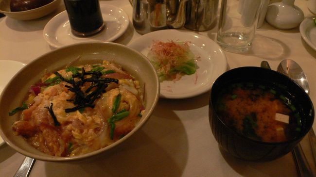 FEWA　PRINCEのカツ丼定食。<br />300ルピー＋サービス料（10％）＋税(13％) 