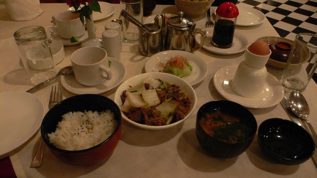 FEWA　PRINCEのすきやき定食。<br />400ルピー＋サービス料（10％）＋税(13％) 