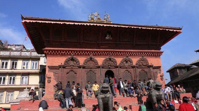 ダルバール広場のシヴァ・パールヴァティー寺院。
