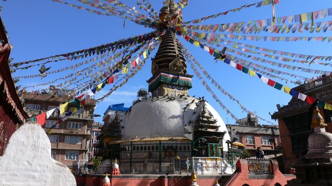 意外と人が少なかったタヒティ・チョークの近くにあった<br />カテシンブー・ストゥーパ。<br />