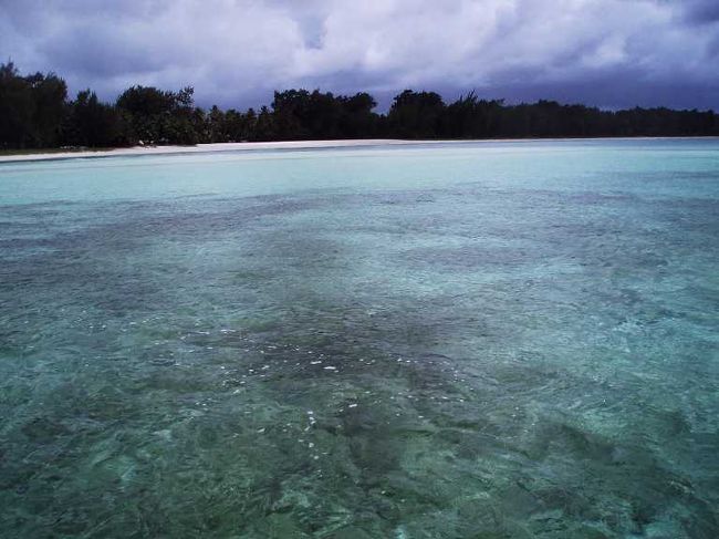 ２本目と３本目の間に、ボート上で休憩。<br /><br /><br />エメラルド色の海と白い砂浜を眺めながら、<br />だらだら。