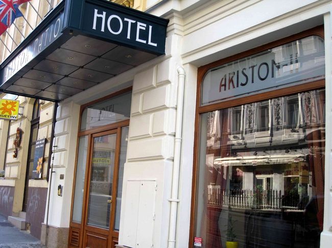 泊まったホテル。道路を挟んだ向かいの、別館に１泊。