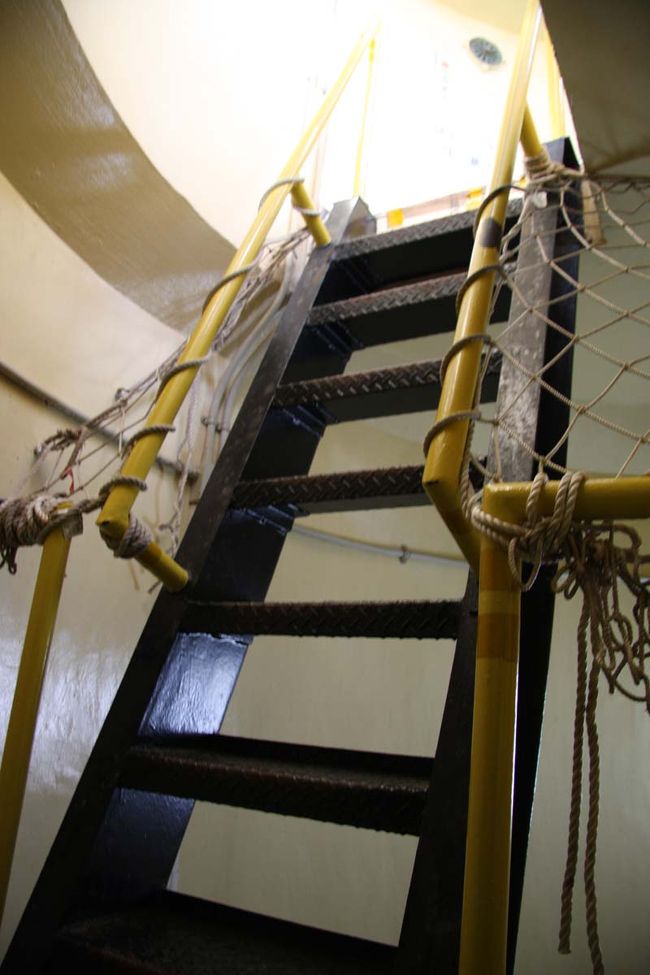 この灯台は30メートル程あり、とても大きかったです<br /><br />200円払うと上まで上る事が出来るので<br />高いところが大好きな私は迷わず上がりました<br />(ガイドには150円とありましたが値上がりしたようです)<br /><br />しかし日ごろの運動不足のせいもあり、階段がきついのなんの<br /><br />途中にある踊り場に励ましのメッセージがあり<br />その言葉に支えられながら上りきった先はまさに360度パノラマでした<br /><br />次の日やっぱりふくらはぎが筋肉痛に…<br />