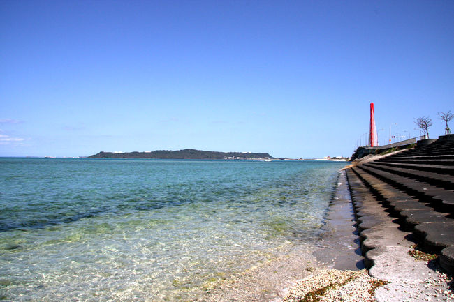 本日のメイン　伊計島までのドライブです<br />海中道路を渡り島まで行くのですが<br />海中道路大橋の手前に珊瑚の砂浜がありたくさんの珊瑚を拾えました<br /><br /><br />