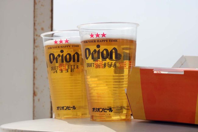 最終日の3/3(月)<br /><br />ギャラリアでレンタカーを返却し、ユイレールでのんびり空港まで戻りました<br />ずっと車だったため生のオリオンビールを飲む機会が無かったので<br />最後に空港でハンバーガーとゴクリ<br />100円を払って展望デッキで飛行機を眺めながらの一杯は<br />沖縄旅行の〆に丁度よかったです