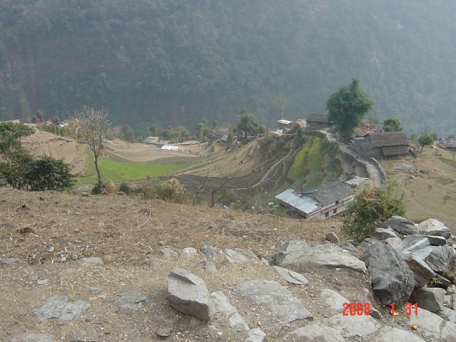 ガンドルンに向かう急勾配。石段が組まれていて歩きやすいが、さすがにしんどい。