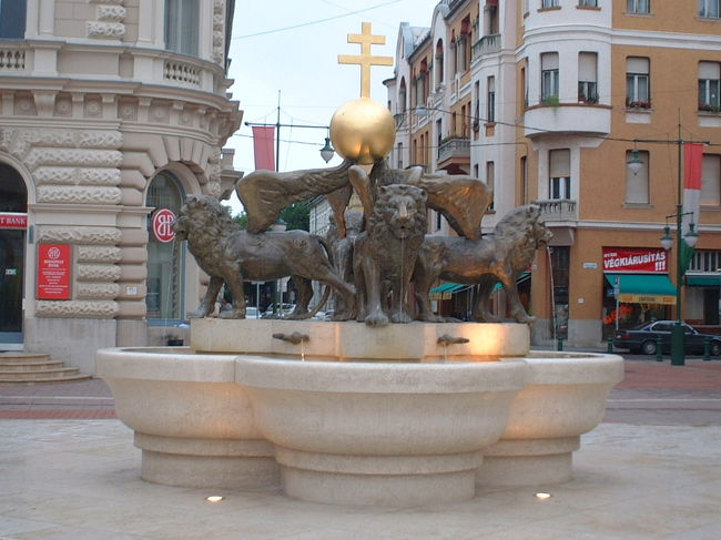 街の中心・クラウザール広場にあるモニュメント。