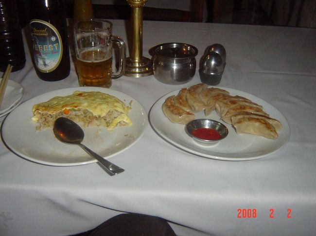 無事ポカラに帰還。３日間歩きっぱなしだったので、あまりに疲れて、この日はさすがにビールを飲んだ。その名もEVEREST